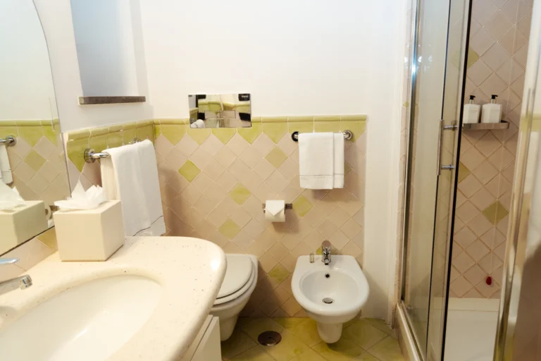 Beige Bathroom 2 - Casa Lauritano